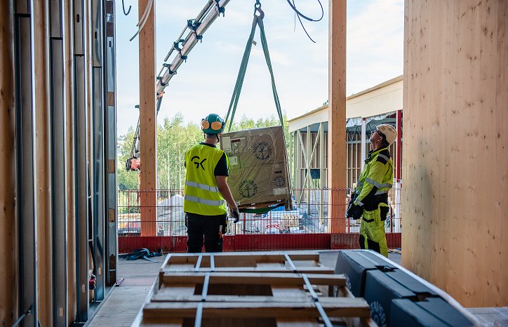 Med mottoet «alle monner drar» er Ole-Jonny en ekte pådriver. Sammen med VVS-leverandør Brødrene Dahl har han sørget for betydelig lavere klimaavtrykk fra rørinstallasjonene på nye Sophie Radich ungdomsskole i Lillestrøm. Med mottoet «alle monner drar» er Ole-Jonny en ekte pådriver. Sammen med VVS-leverandør Brødrene Dahl har han sørget for betydelig lavere klimaavtrykk fra rørinstallasjonene på nye Sophie Radich ungdomsskole i Lillestrøm.