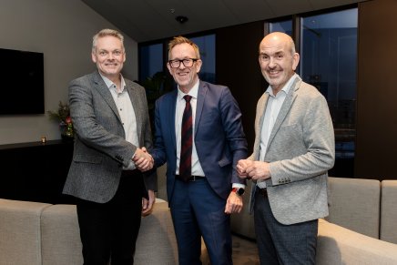 F.v.: Carsten Sørensen, adm.dir. i Caverion Danmark, Kim Robert Lisø, koncernchef i GK og Lars Sjørring, regionsdirektør eksisterende byggeri i GK Danmark