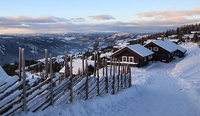 Smart strøm på hytta Hyttegrend i vinterlandskap