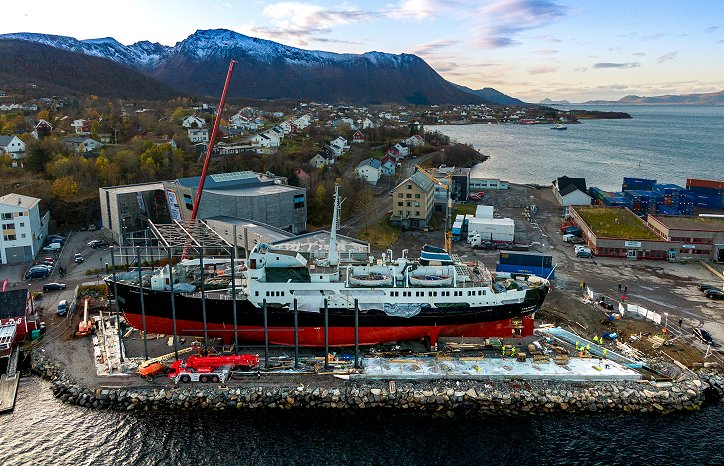 «MS Finnmarken» før skipet fikk ett 2600 m2 stor “glassklokke” rundt seg. Foto: Nordfra.no / Kolbjørn Hoseth Larssen