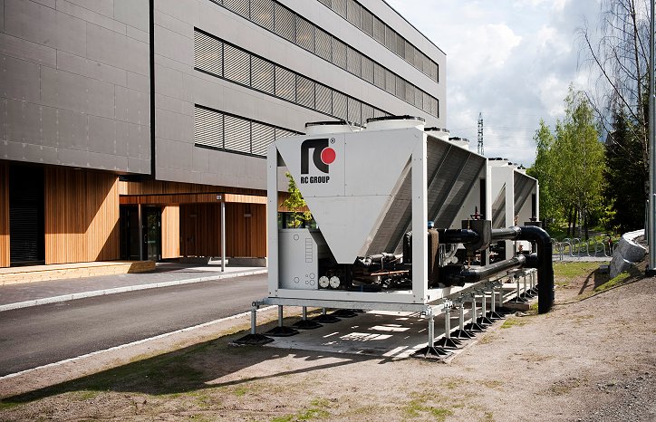 GKs hovedkontor i Oslo holder passivhusstandard og er et utstillingsvindu der de tekniske løsningene er optimalisert for lavt energibruk og minimal miljøbelastning. GKs hovedkontor i Oslo holder passivhusstandard og er et utstillingsvindu der de tekniske løsningene er optimalisert for lavt energibruk og minimal miljøbelastning.
