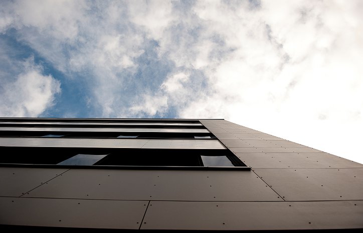 GKs hovedkontor i Oslo holder passivhusstandard og er et utstillingsvindu der de tekniske løsningene er optimalisert for lavt energibruk og minimal miljøbelastning. GKs hovedkontor i Oslo holder passivhusstandard og er et utstillingsvindu der de tekniske løsningene er optimalisert for lavt energibruk og minimal miljøbelastning.
